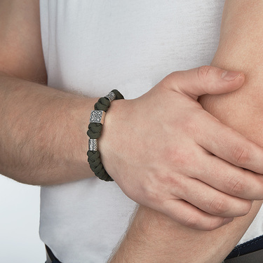 Браслет из паракорда с серебряной вставкой 