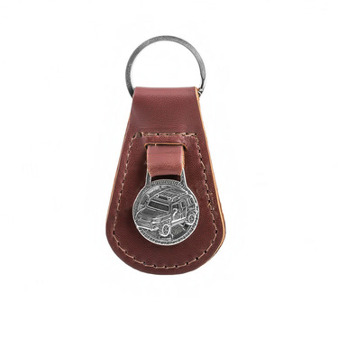 Серебряный брелок автомобилиста серебро на коже