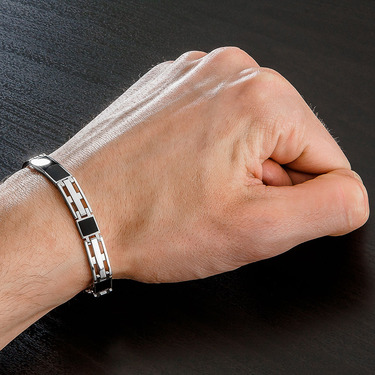 Серебряный браслет, полужесткое плетение, вставка оникс, ширина 0,8 см