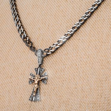 Серебряный крест с золотыми накладками и чернением, вставка белый циркон