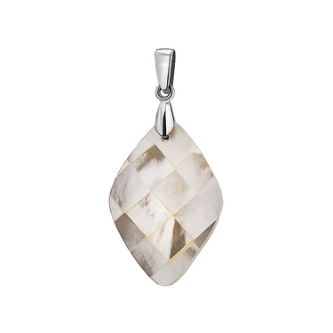 Ромбовидная серебряная подвеска с перламутром, узор клетка