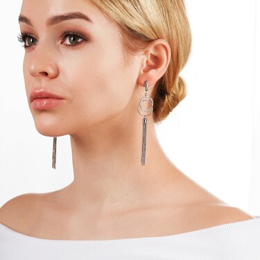 Серебряные серьги с подвесками-кольцами и кисточками, длина 7,7 см, родирование