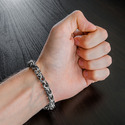 Серебряный мужской браслет, плетение квадратный Бисмарк с чернением, ширина 6,6 мм Браслет на руку,Серебро,с вставкой Без вставок,с замком Карабинный,РОССИЯ