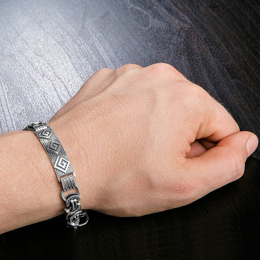 Серебряный мужской браслет с греческой проставкой, с чернением, ширина 1 см