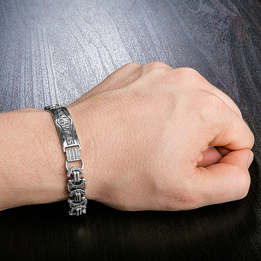 Серебряный мужской браслет с греческой проставкой, с чернением, ширина 1 см