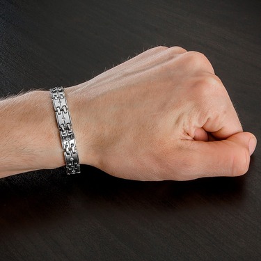 Серебряный браслет, полужесткое плетение, с белым фианитом, ширина 1 см