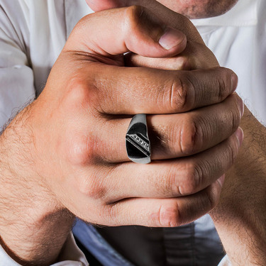 Серебряная мужская печатка с фианитами