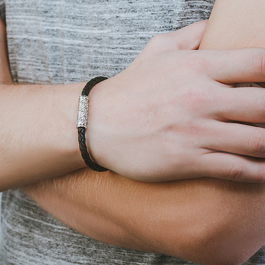 Браслет из плетеной кожи с серебряными вставками, ширина 5,2 мм