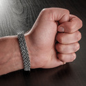 Серебряный мужской браслет, плетение двойной Бисмарк, оксидирование, ширина 1,1 см Браслет на руку,Серебро,с вставкой Без вставок,с замком Карабинный,РОССИЯ