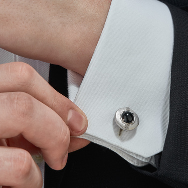 Серебряные запонки в рубашку с черным агатом и фианитами, родий