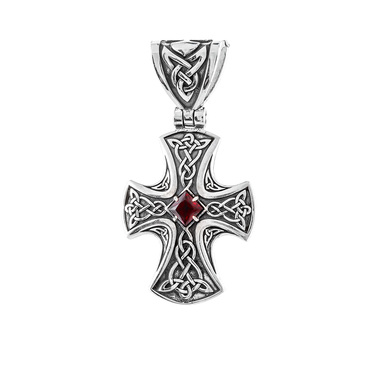 Серебряный Мальтийский крест, с чернением, вставка гранат