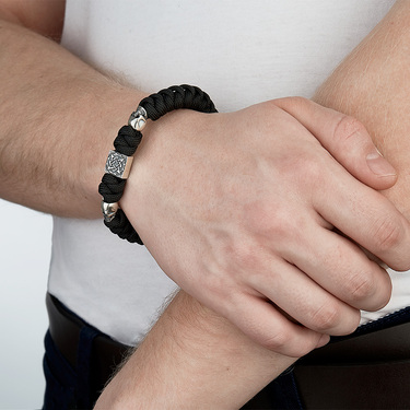 Браслет из паракорда с серебряной вставкой 