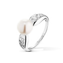 Серебряное женское кольцо с жемчугом (имитация) и фианитами Кольцо,Серебро,с вставкой Белая цвета,РОССИЯ