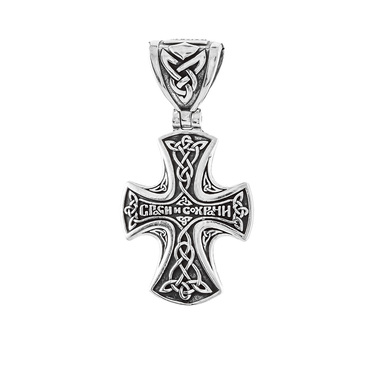 Серебряный Мальтийский крест с чернением, вставка светлый гранат