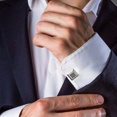 Серебряные запонки с белыми и черными фианитами