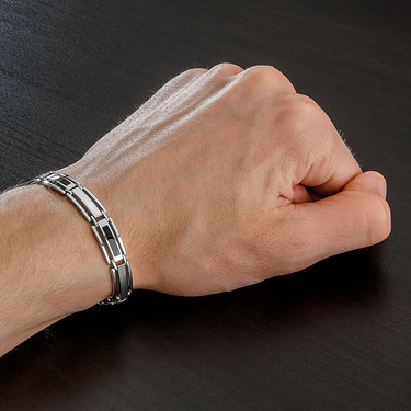 Серебряный браслет, полужесткое плетение, вставка оникс, ширина 0,9 см