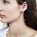 Серебряные серьги кольца с шариками, диаметр 3,7 см, родирование Серьги,Длинные серьги,Серебро,с вставкой Без вставок,с замком Английский