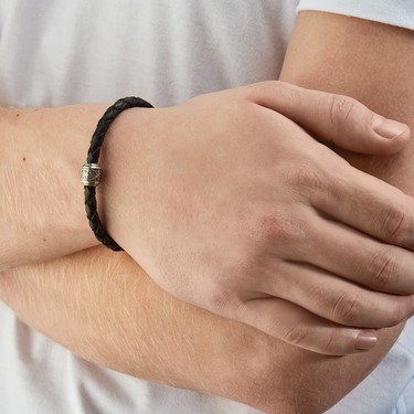 Браслет из плетеной кожи с серебряной вставкой 