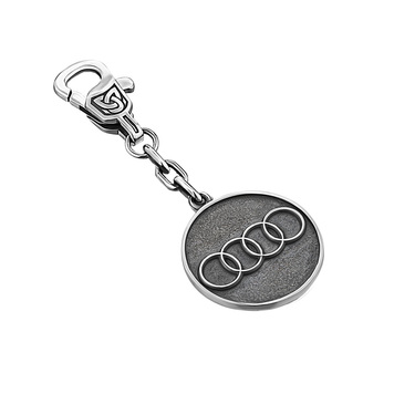 Серебряный круглый брелок автомобилиста AUDI с чернением