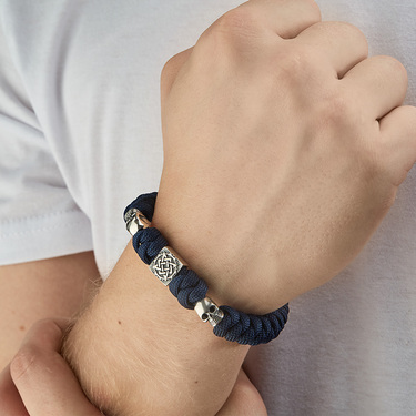 Браслет из паракорда с серебряной вставкой 