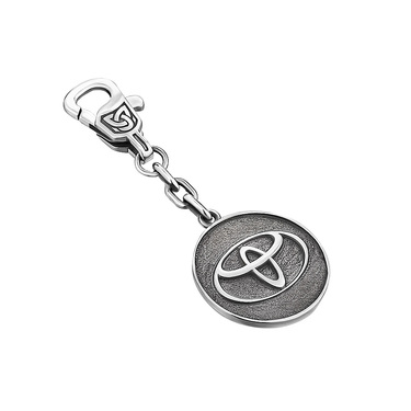 Серебряный круглый брелок автомобилиста Toyota с чернением
