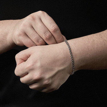 Серебряный мужской браслет, плетение Панцирное, в родии, ширина 4,9 мм