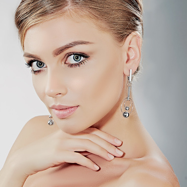 Серебряные длинные геометрические серьги люстры с кругами и шариками, покрытие родием