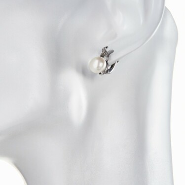 Серебряные серьги с культивированным жемчугом и бесцветными фианитами