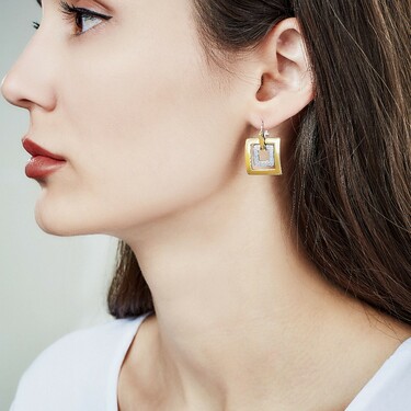 Серебряные квадратные серьги Греческий орнамент / Меандр, малые, покрытие родий с позолотой