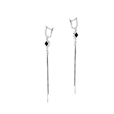 Длинные серебряные серьги с четырехлистниками с черным ониксом и подвесками-цепочками, в родии