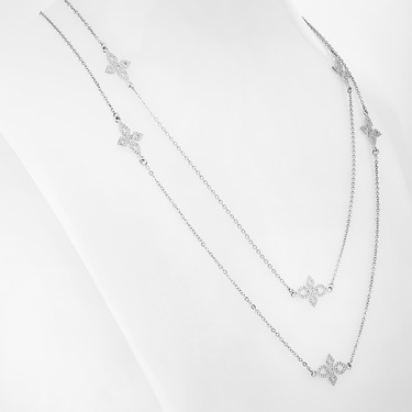 Серебряное утонченное женское колье со вставками с белыми фианитами, родирование