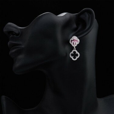 Серебряные серьги с четырехлистниками с фианитами и фиолетовой эмалью, в родии