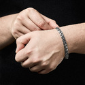 Серебряный мужской браслет, плетение Плоский Бисмарк, ширина 0,8 см, чернение Браслет на руку,Серебро,с вставкой Без вставок,с замком Коробочка,РОССИЯ