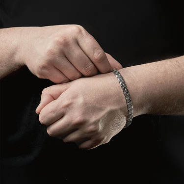 Серебряный мужской браслет, плетение Плоский Бисмарк, ширина 0,8 см, в родии