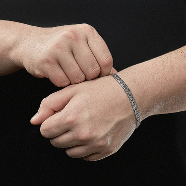 Серебряный мужской браслет, плетение Плоский Бисмарк, ширина 7 мм, родий