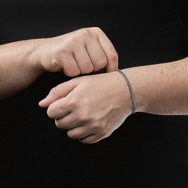 Серебряный мужской браслет, плетение Плоский Бисмарк, ширина 4,5 мм, чернение