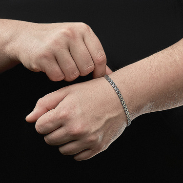 Серебряный мужской браслет, плетение Плоский Бисмарк, ширина 5,4 мм, чернение