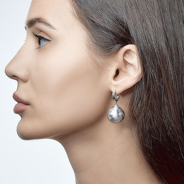 Серебряные серьги с матированными подвесками 