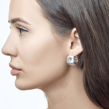 Серебряные серьги квадратной формы с матированием, покрытие родием