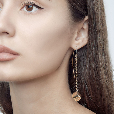 Серебряные серьги с подвесками-кубиками на цепях, покрытие позолота