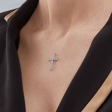 Колье на леске с серебряной подвеской 