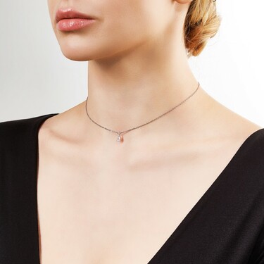 Серебряное женское колье-цепочка с каплевидной подвеской из белого фианита, в родии