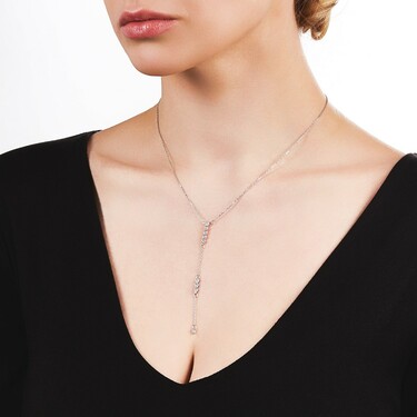 Серебряное женское утонченное колье с длинной подвеской с белыми фианитами, в родии