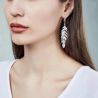 Серебряные длинные серьги с подвесками 