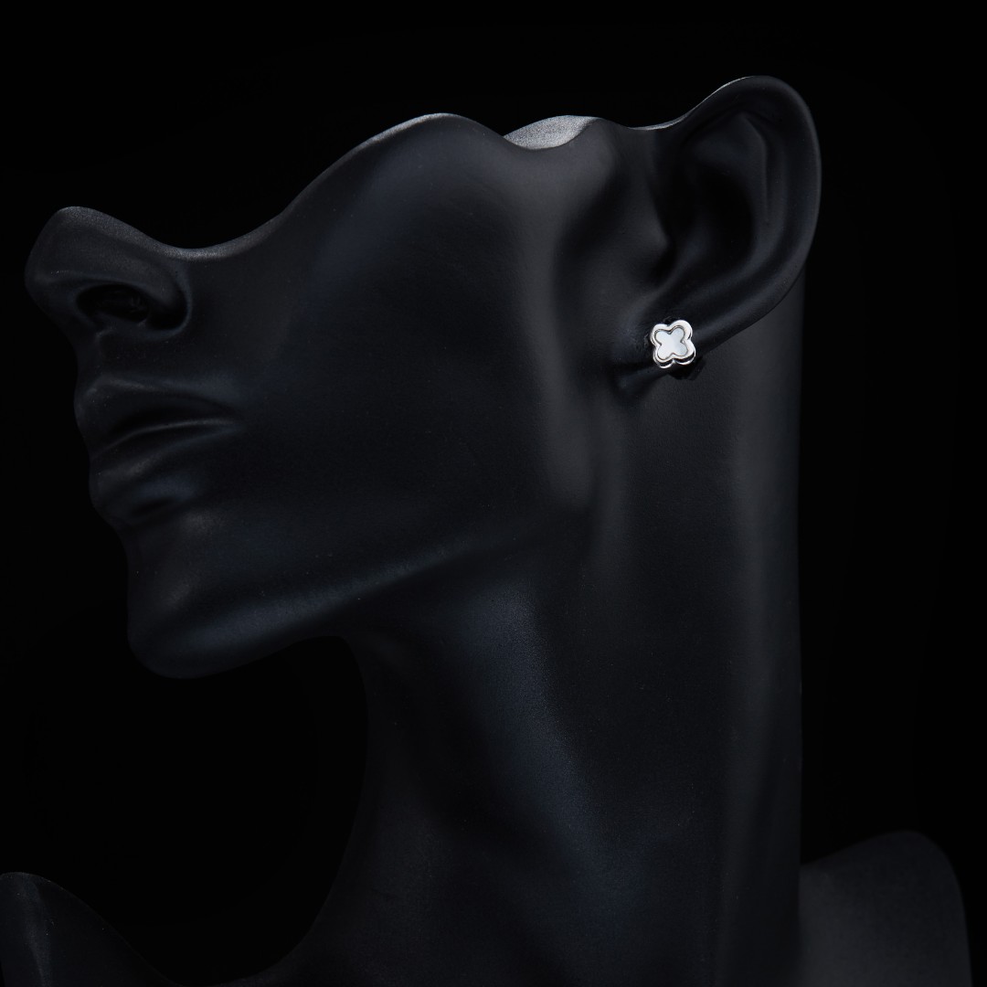 Серьги,Серебро,с вставкой Перламутр натуральный Белая цвета,с замком Пусет,КИТАЙ