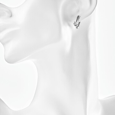 Серебряные серьги с белыми кубическими цирконами, в родии