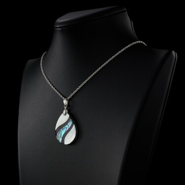 Серебряная прямоугольная подвеска с перламутром, бело-зеленая мозаика с черной волной