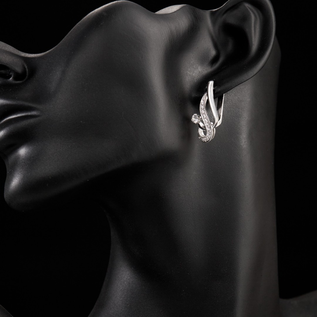 Серебряные серьги с фианитом, родий Серьги,Серебро,с вставкой Фианит,с замком Английский,РОССИЯ