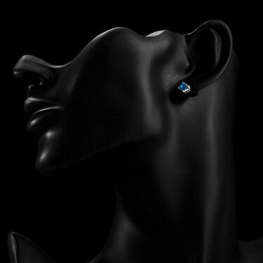 Серебряные серьги / Пусеты / Гвоздики с голубым фианитом, родий