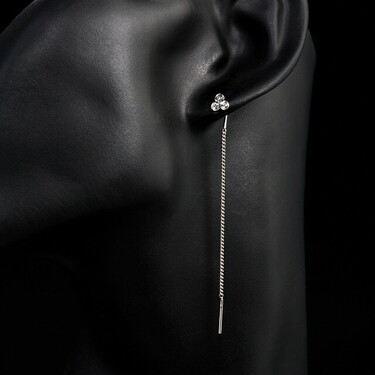 Серебряные длинные серьги-протяжки с алмазными гранями 